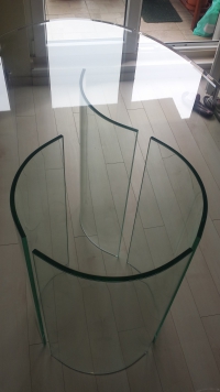 Hajlított üveg asztal láb
